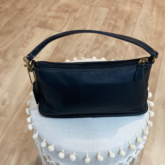 Coach Handbags - Coach vintage bleecker Demi 9311